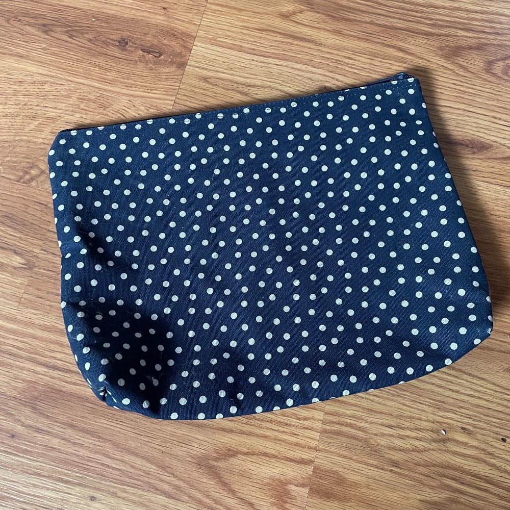 thirty one Zipper Pouch in Navy Dancing Dots